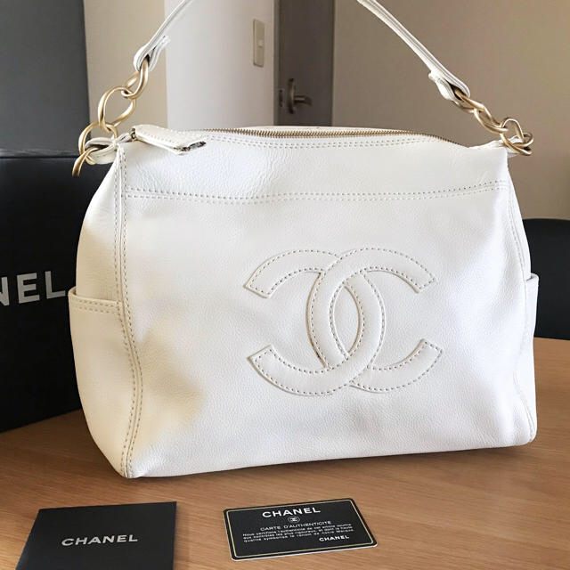 CHANEL(シャネル)のAcco様専用です♡シャネル CHANEL デカココ ショルダーバッグ  レディースのバッグ(ショルダーバッグ)の商品写真