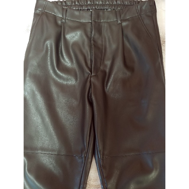 SUNSEA(サンシー)のstein fake leather trousers メンズのパンツ(スラックス)の商品写真