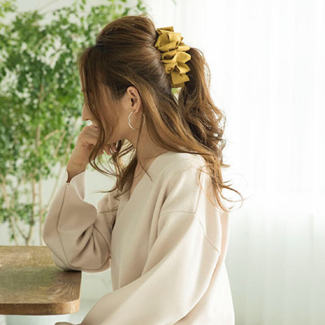 ゆうにゃんさん専用 angebloom 星玲奈 コラボ バナナクリップ レディースのヘアアクセサリー(バレッタ/ヘアクリップ)の商品写真