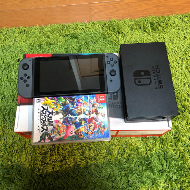 Nintendo Switch(ニンテンドースイッチ)のNintendo Switch ブラック スマブラ付き エンタメ/ホビーのゲームソフト/ゲーム機本体(家庭用ゲーム機本体)の商品写真