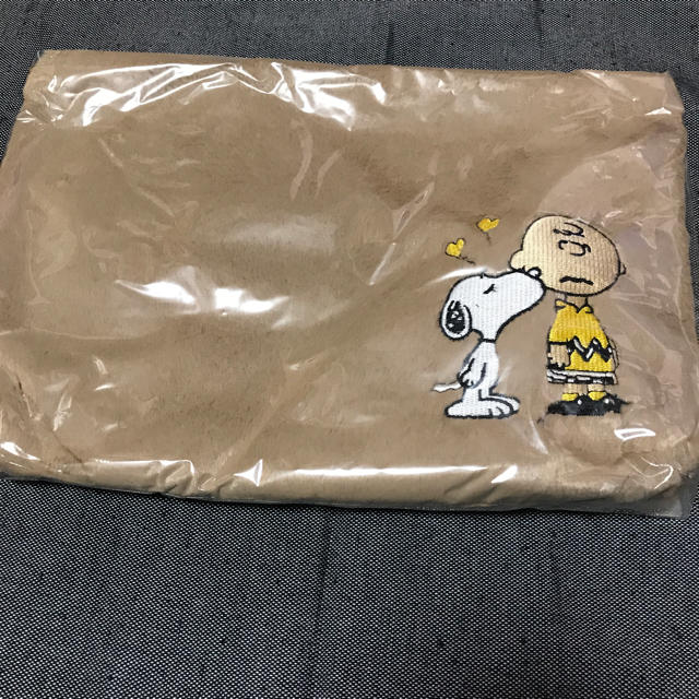 SNOOPY(スヌーピー)のスヌーピー  チャーリーブラウン  ファー クラッチ ショルダーバッグ レディースのファッション小物(その他)の商品写真