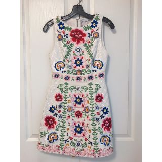 Alice+Olivia - 日本未発売!Alice and Olivia 花柄 刺繍 ワンピースの