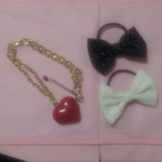 ネックレス２個、ヘアゴム２個(ヘアゴム/シュシュ)