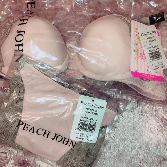 PEACH JOHN(ピーチジョン)のpeachjohnピーチジョンブラセット レディースの下着/アンダーウェア(ブラ&ショーツセット)の商品写真