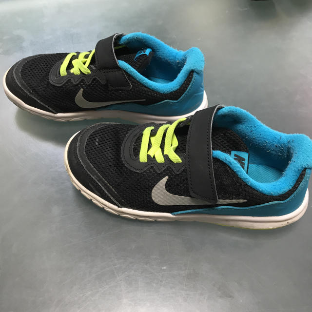 NIKE(ナイキ)のナイキ スニーカー18.5cm キッズ/ベビー/マタニティのキッズ靴/シューズ(15cm~)(スリッポン)の商品写真