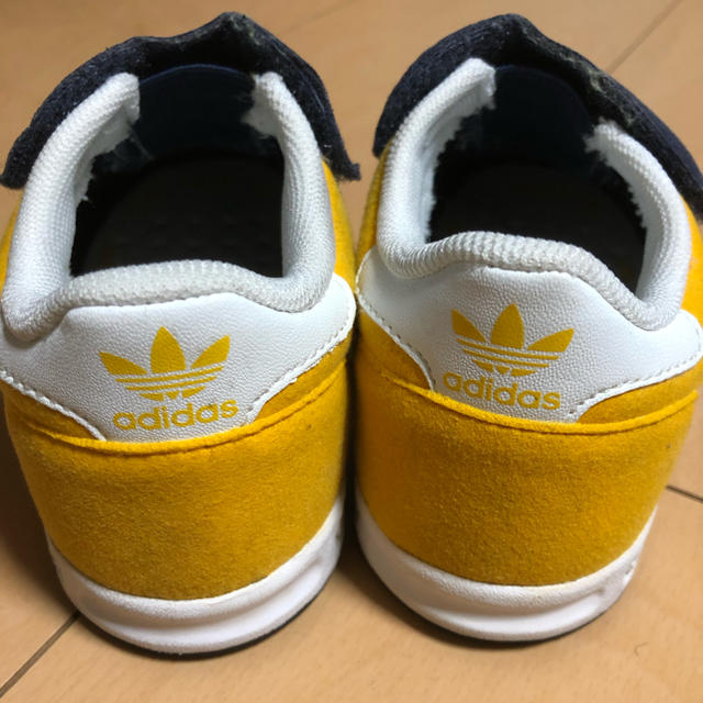 adidas(アディダス)のadidasスニーカー キッズ/ベビー/マタニティのベビー靴/シューズ(~14cm)(スニーカー)の商品写真