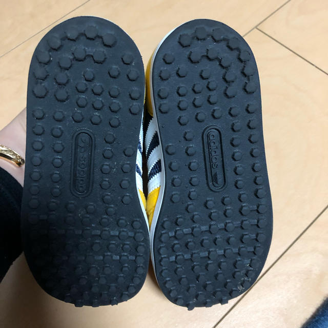 adidas(アディダス)のadidasスニーカー キッズ/ベビー/マタニティのベビー靴/シューズ(~14cm)(スニーカー)の商品写真