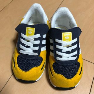 アディダス(adidas)のadidasスニーカー(スニーカー)