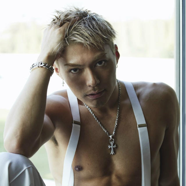 EXILE(エグザイル)のshokichi写真集初回ミュージックカード付き エンタメ/ホビーのタレントグッズ(ミュージシャン)の商品写真