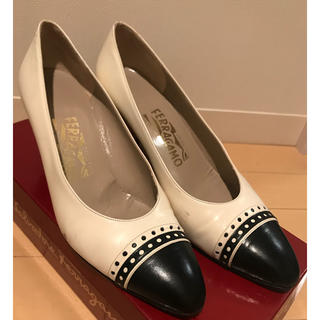 フェラガモ(Ferragamo)のフェラガモパンプス＊サイズ8 24.5cm(ハイヒール/パンプス)