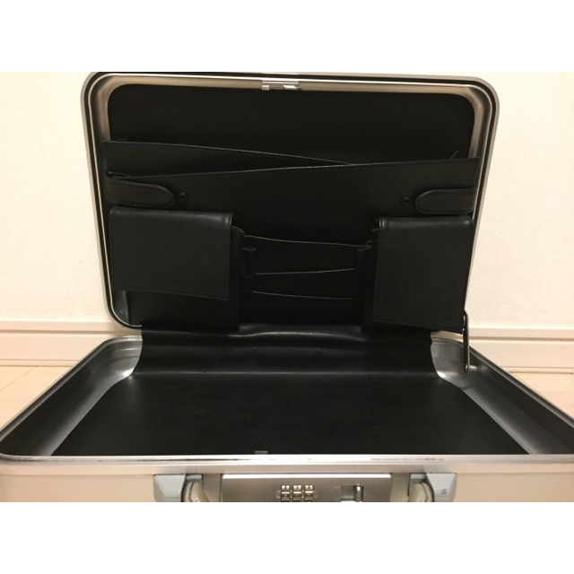 ZERO HALLIBURTON - 中古ゼロハリバートン(確かSE3-SI)の通販 by