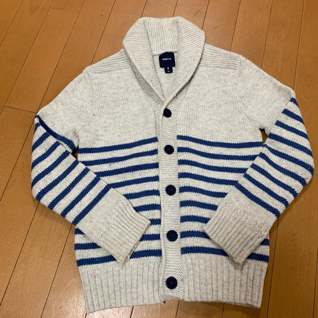 GAP Kids(ギャップキッズ)のGAP ニットカーディガン 130 キッズ/ベビー/マタニティのキッズ服男の子用(90cm~)(カーディガン)の商品写真