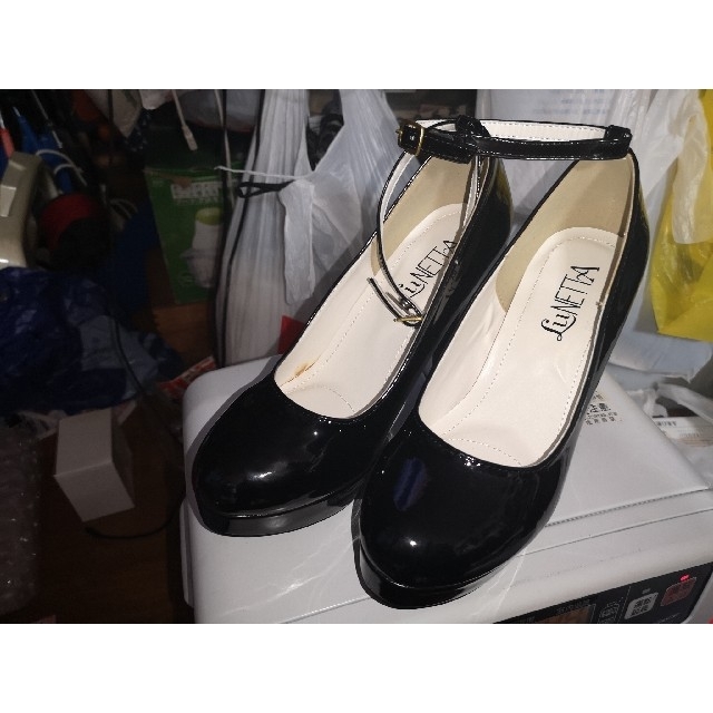 エナメル 黒パンプス　Lサイズ　ヒール10cm 新品未使用 レディースの靴/シューズ(ハイヒール/パンプス)の商品写真