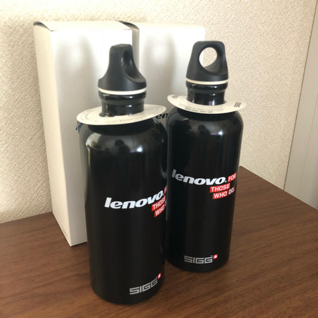 SIGG(シグ)の新品未使用 非売品 lenovo SIGGボトル 2個 スポーツ/アウトドアのアウトドア(登山用品)の商品写真