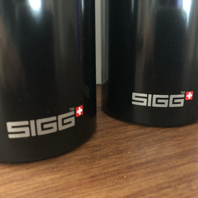 SIGG(シグ)の新品未使用 非売品 lenovo SIGGボトル 2個 スポーツ/アウトドアのアウトドア(登山用品)の商品写真