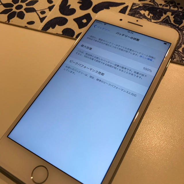 iPhone(アイフォーン)のiPhone7plus 256 シルバー SoftBank 未使用品 スマホ/家電/カメラのスマートフォン/携帯電話(スマートフォン本体)の商品写真