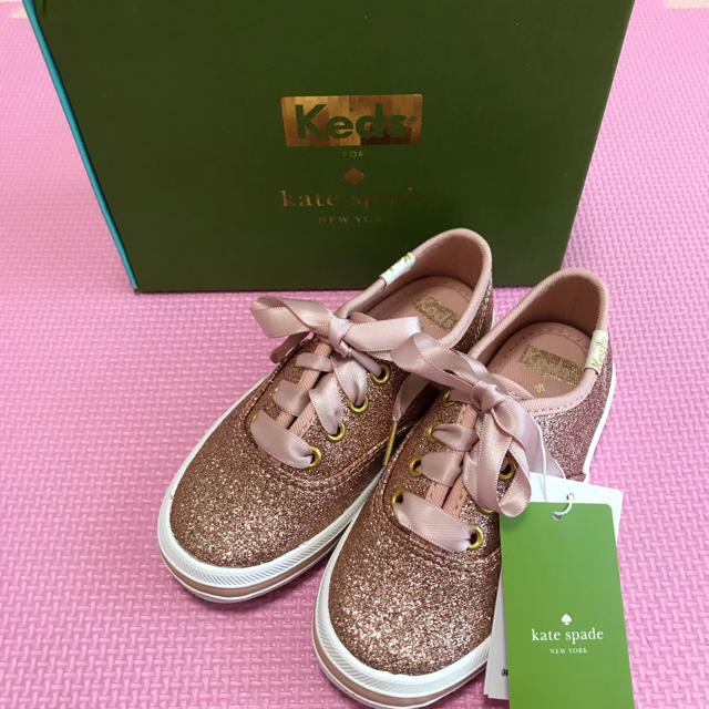 kate spade new york(ケイトスペードニューヨーク)の【新品】♡ケイトスペード  グリッタースニーカー♡ キッズ/ベビー/マタニティのキッズ靴/シューズ(15cm~)(スニーカー)の商品写真