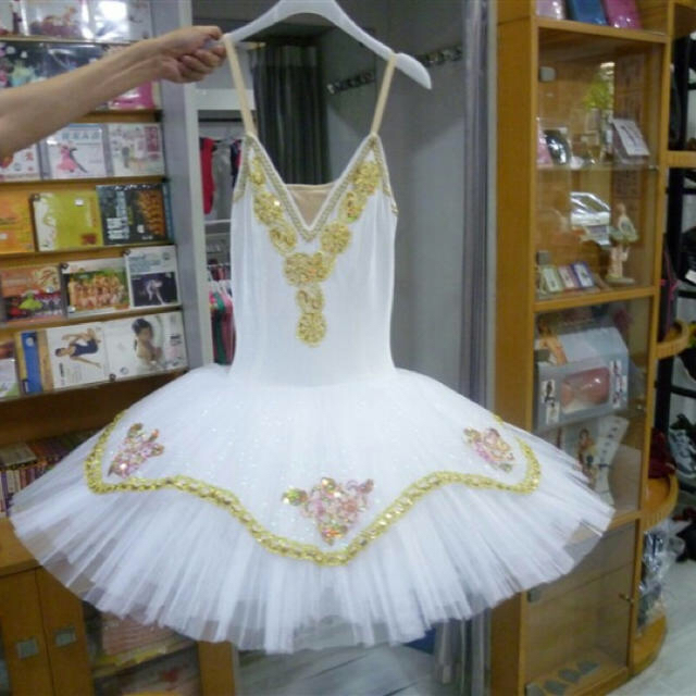 TING】バレエ舞台衣装♪お姫様系♪9層チュチュ♪白&ゴールド TING】バレエ舞台衣装♪お姫様系♪9層チュチュ♪白&ゴールド