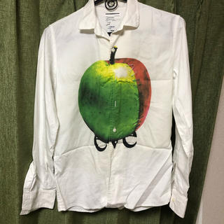 シャリーフ(SHAREEF)のシャリーフ shareef Tシャツ リンゴ apple(シャツ)