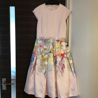 テッドベイカー(TED BAKER)のTed baker 花柄ワンピース ドレス(ひざ丈ワンピース)