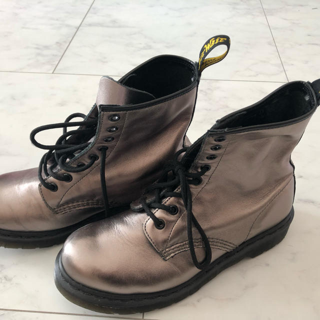 Dr.Martens(ドクターマーチン)のTomo様　ドクターマーチン 8ホール ピューター レディースの靴/シューズ(ブーツ)の商品写真