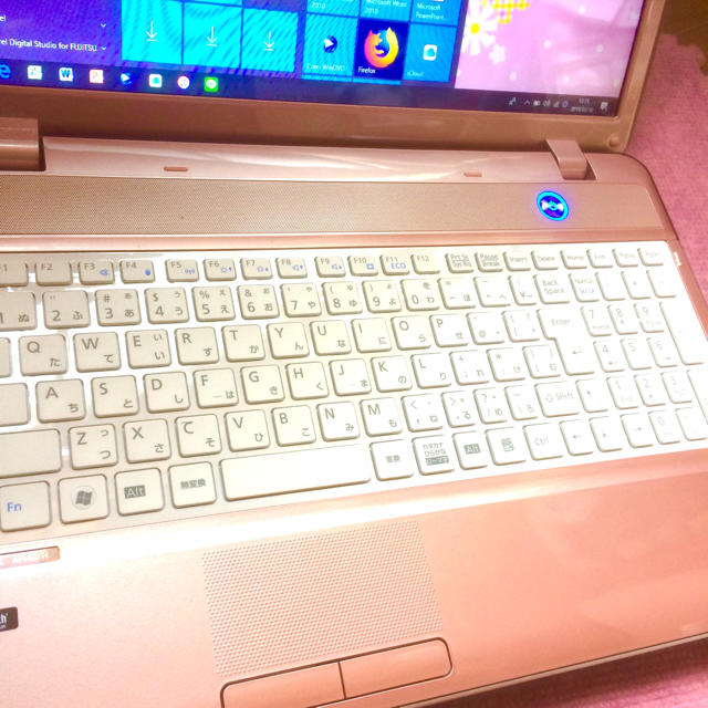 富士通 ピンクの可愛いノートパソコンの通販 By さと S Shop フジツウならラクマ