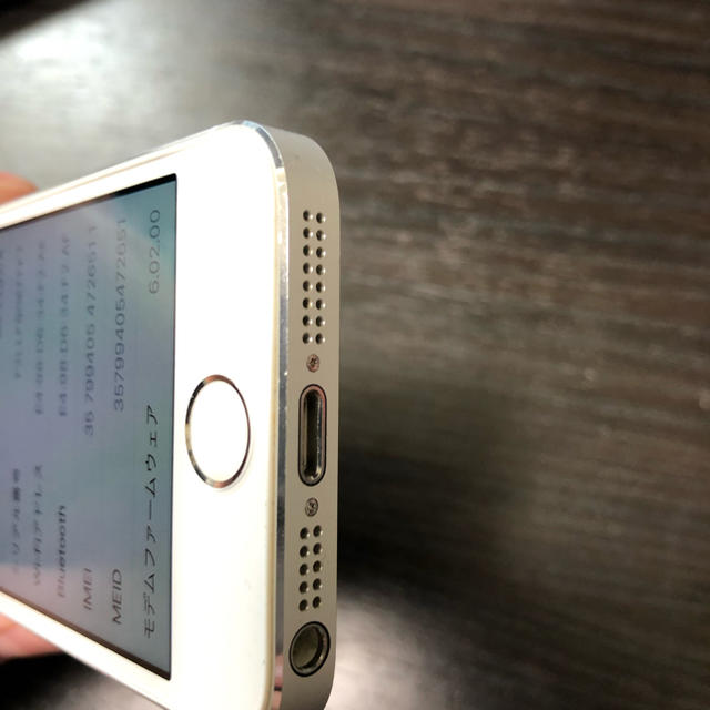 Apple(アップル)のiPhone5s 64gb au シルバー スマホ/家電/カメラのスマートフォン/携帯電話(スマートフォン本体)の商品写真
