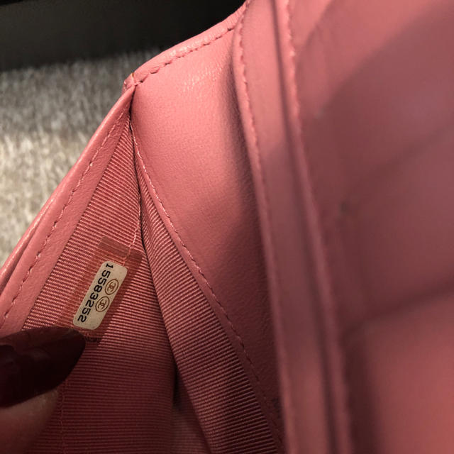 CHANEL(シャネル)のCHANELマトラッセピンク財布 レディースのファッション小物(財布)の商品写真