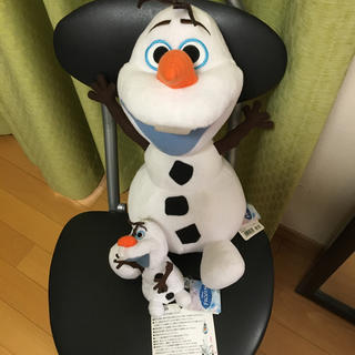 アナトユキノジョオウ(アナと雪の女王)のオラフ ぬいぐるみ  新品タグ付き大小2つセット(ぬいぐるみ)