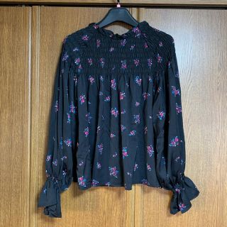 ダブルクローゼット(w closet)の花柄トップス(シャツ/ブラウス(長袖/七分))