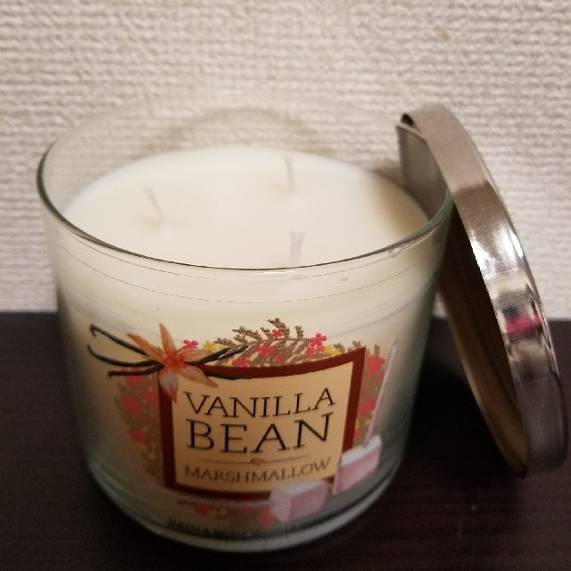 Bath & Body Works(バスアンドボディーワークス)の３芯キャンドル☆バニラビーンマシュマロ コスメ/美容のリラクゼーション(キャンドル)の商品写真