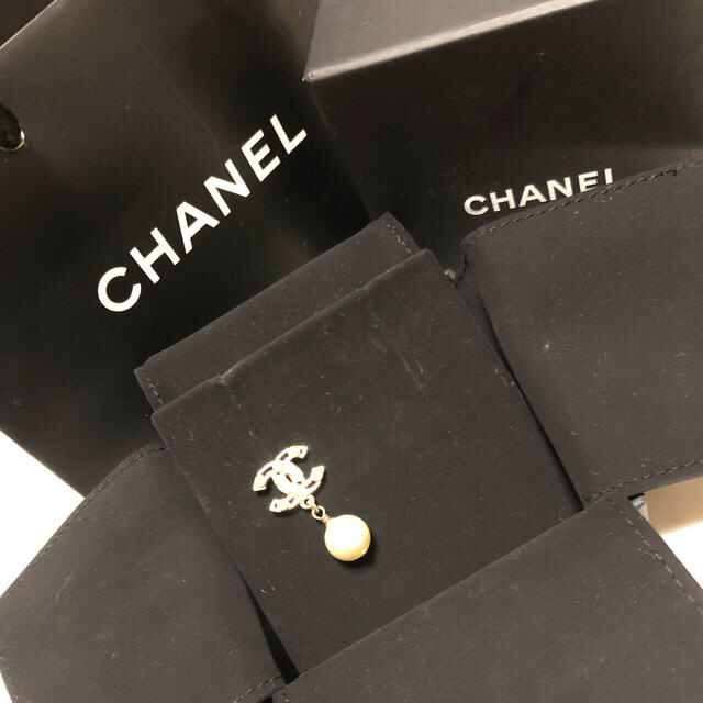 CHANELピアス片耳