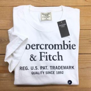 アバクロンビーアンドフィッチ(Abercrombie&Fitch)の新品【メンズXL】★アバクロ★ウォッシュ加工ロゴプリント半袖Ｔシャツ/白(Tシャツ/カットソー(半袖/袖なし))