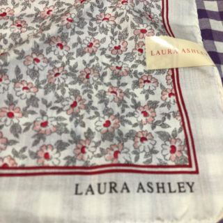 ローラアシュレイ(LAURA ASHLEY)のローラアシュレイLAURA ASHLEY 大きなハンカチ 花柄(ハンカチ)