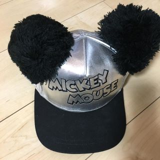 ディズニー(Disney)のミッキーポンポン付きキャップ　シルバー(キャップ)