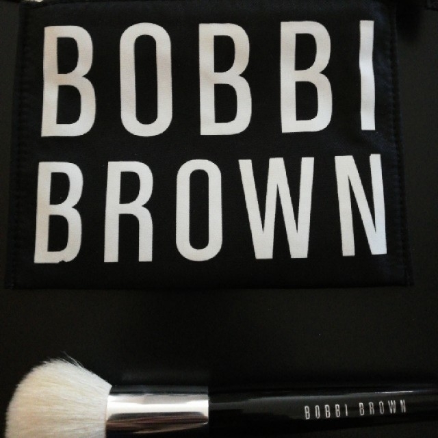 BOBBI BROWN(ボビイブラウン)のBOBBI BROWN　ブラシ　ポーチセット コスメ/美容のキット/セット(コフレ/メイクアップセット)の商品写真