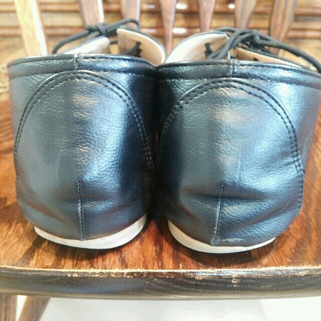 MCNELLY 黒のエナメルシューズ  レディースの靴/シューズ(ローファー/革靴)の商品写真