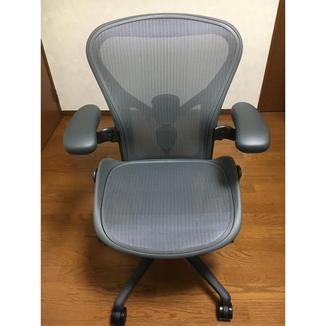 Herman Miller(ハーマンミラー)の【超貴重カーボン】アーロンチェアリマスタード B インテリア/住まい/日用品の椅子/チェア(デスクチェア)の商品写真