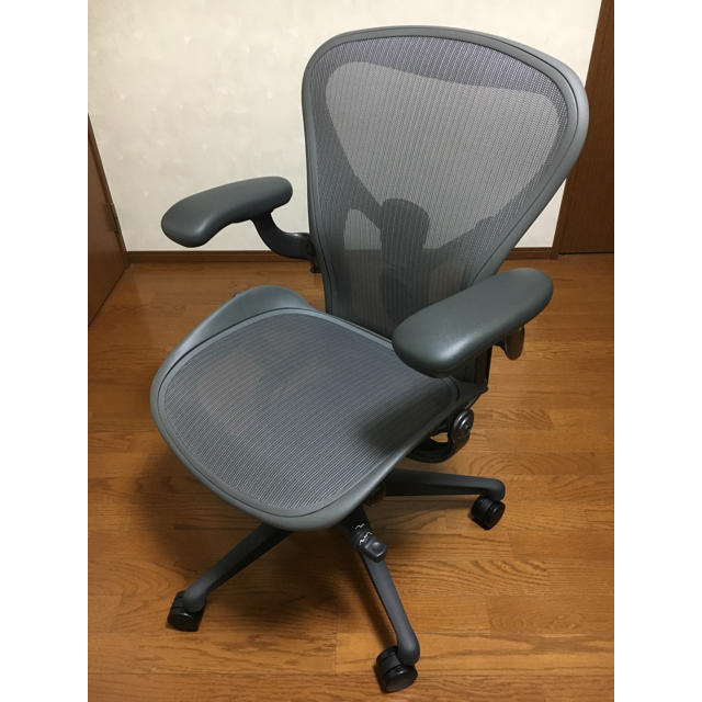 Herman Miller(ハーマンミラー)の【超貴重カーボン】アーロンチェアリマスタード B インテリア/住まい/日用品の椅子/チェア(デスクチェア)の商品写真