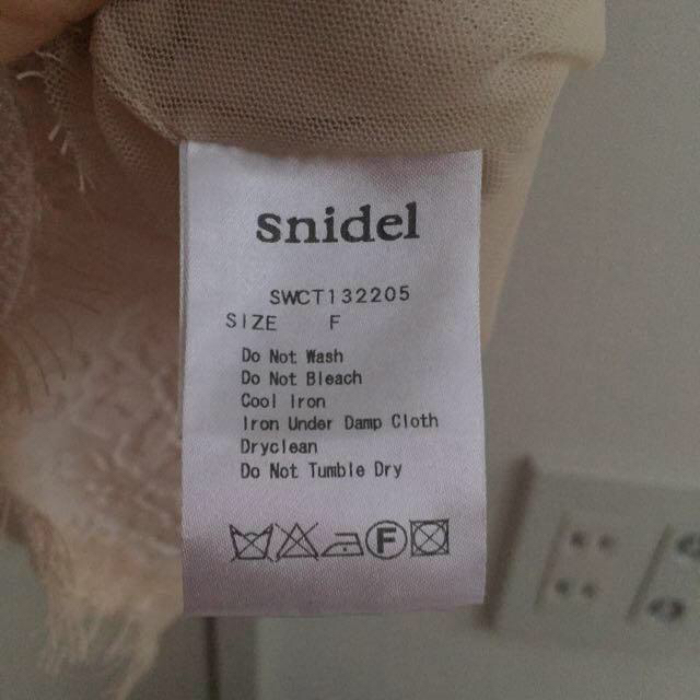 SNIDEL(スナイデル)のsnidelエンボスフラワートップス♡ レディースのトップス(シャツ/ブラウス(半袖/袖なし))の商品写真