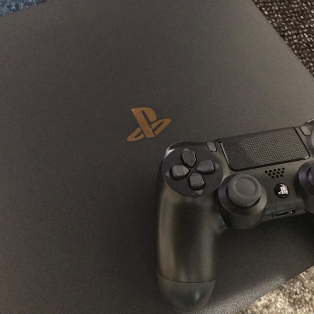 PlayStation4(プレイステーション4)のPS4 Pro 1TB エンタメ/ホビーのゲームソフト/ゲーム機本体(家庭用ゲーム機本体)の商品写真