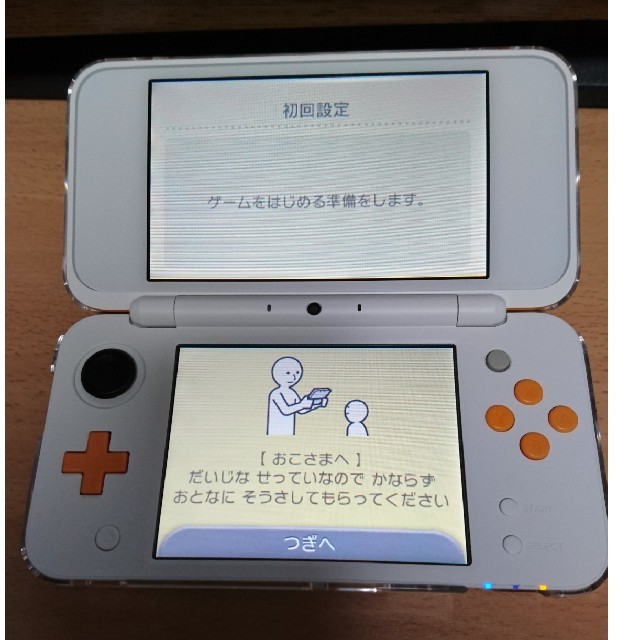 ニンテンドー2DS(ニンテンドー2DS)のnew 2DS LL ホワイト×オレンジ 中古 エンタメ/ホビーのゲームソフト/ゲーム機本体(携帯用ゲーム機本体)の商品写真