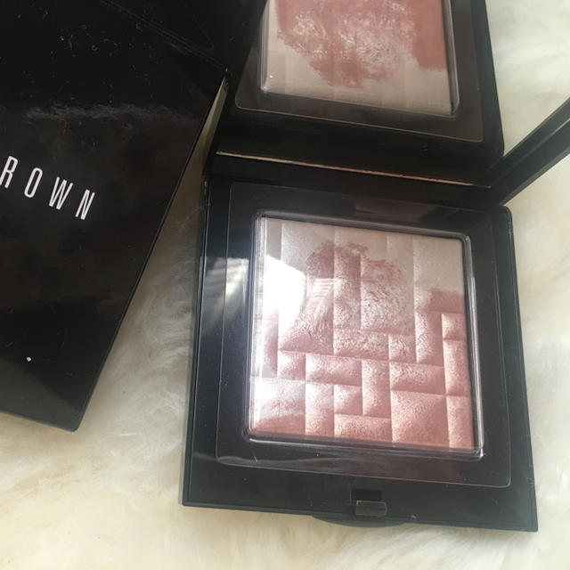 BOBBI BROWN(ボビイブラウン)のボビィブラウン ハイライティングパウダー ピンクグロウ コスメ/美容のベースメイク/化粧品(フェイスカラー)の商品写真