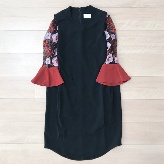 人気商品の mame ボタニカル袖刺繍ワンピース mame - ひざ丈ワンピース