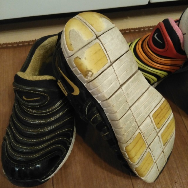 NIKE(ナイキ)のナイキ　ダイナモフリー キッズ/ベビー/マタニティのキッズ靴/シューズ(15cm~)(スニーカー)の商品写真