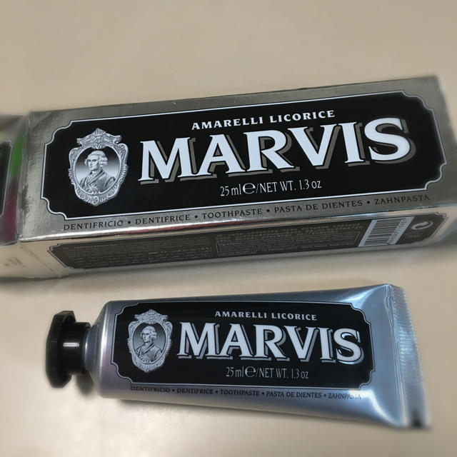 MARVIS(マービス)のマービス 歯磨き粉 黒 コスメ/美容のオーラルケア(歯磨き粉)の商品写真