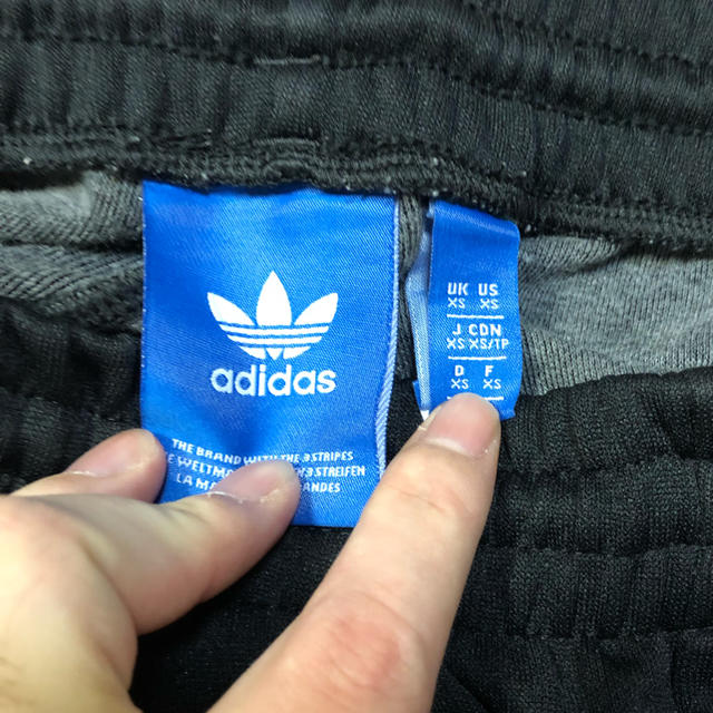 adidas(アディダス)のadidas originals トラックパンツ xs メンズのトップス(ジャージ)の商品写真