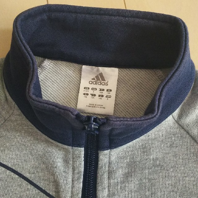 adidas(アディダス)のアディダス フルジップトレーナー 140 キッズ/ベビー/マタニティのキッズ服男の子用(90cm~)(ジャケット/上着)の商品写真