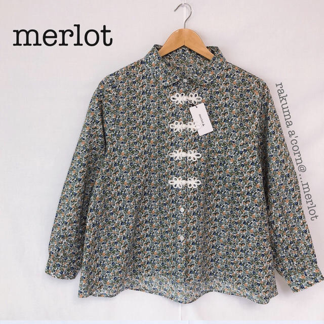 merlot(メルロー)のmerlot  小花柄チャイナボタンブラウス ＊ブルー レディースのトップス(シャツ/ブラウス(長袖/七分))の商品写真