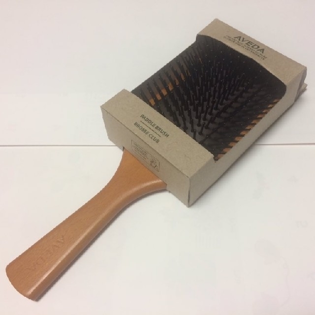 使い心地抜群！ パドルブラシ AVEDA 男女兼用 新品・即日発送！ コスメ/美容のヘアケア/スタイリング(ヘアブラシ/クシ)の商品写真